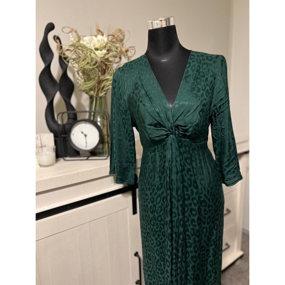 Gorgeous Modest H&M Green Dress - Picture 2 of 3